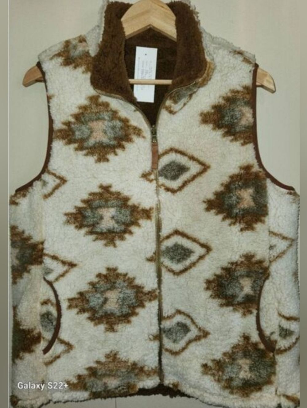 V23 Thread & Supply Reversibe Cozy Aztec Sherpa Zip-Up Vest in Cream & Brown NWT